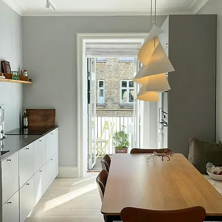 Renovated Flat With Balcony In Amagerbro Appartement
