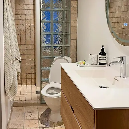 Appartement Renovated Flat With Balcony In Amagerbro *
